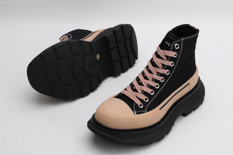 alex mcq tread slick boot in black black & brown