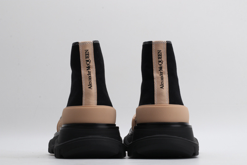 alex mcq tread slick boot in black black & brown