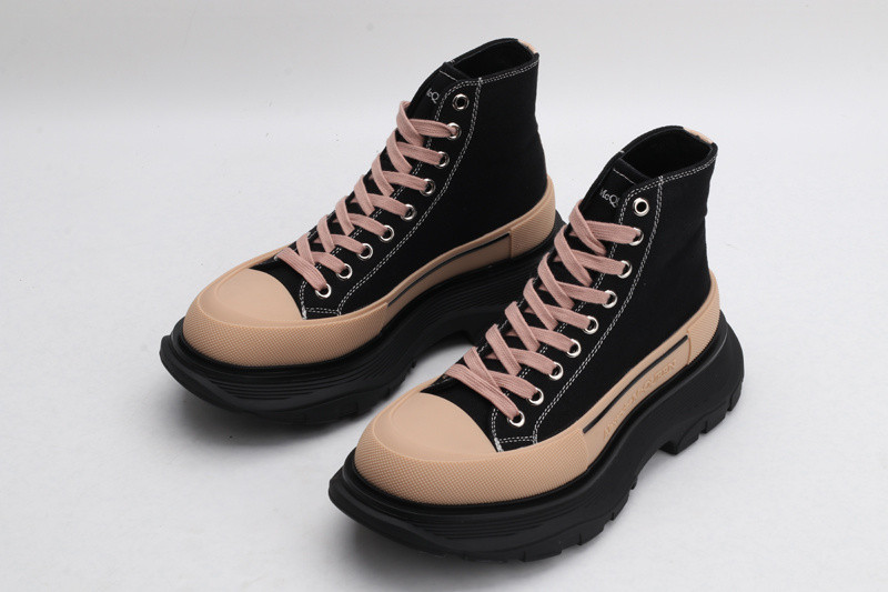 alex mcq tread slick boot in black black & brown