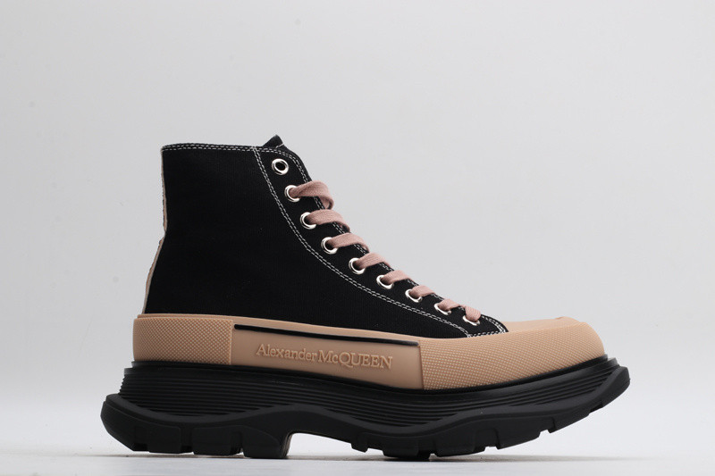 alex mcq tread slick boot in black black & brown