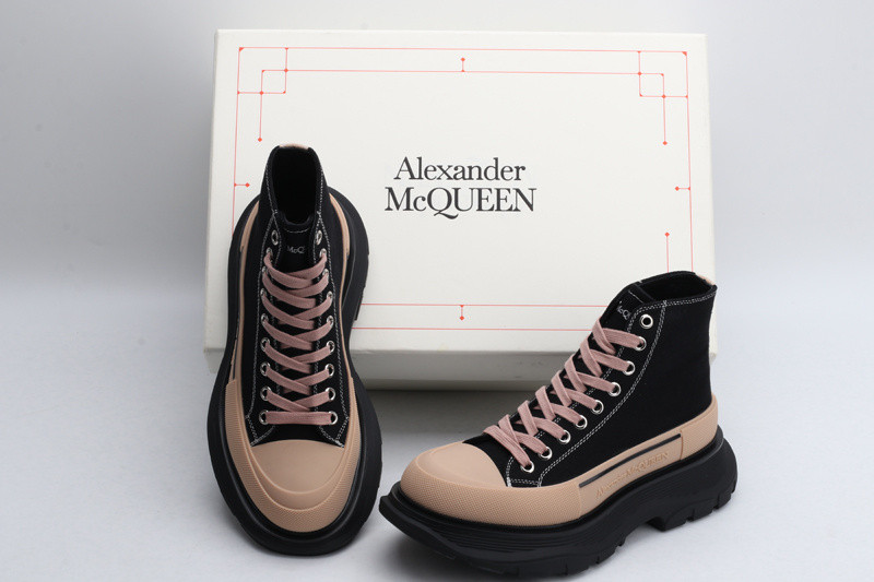 alex mcq tread slick boot in black black & brown