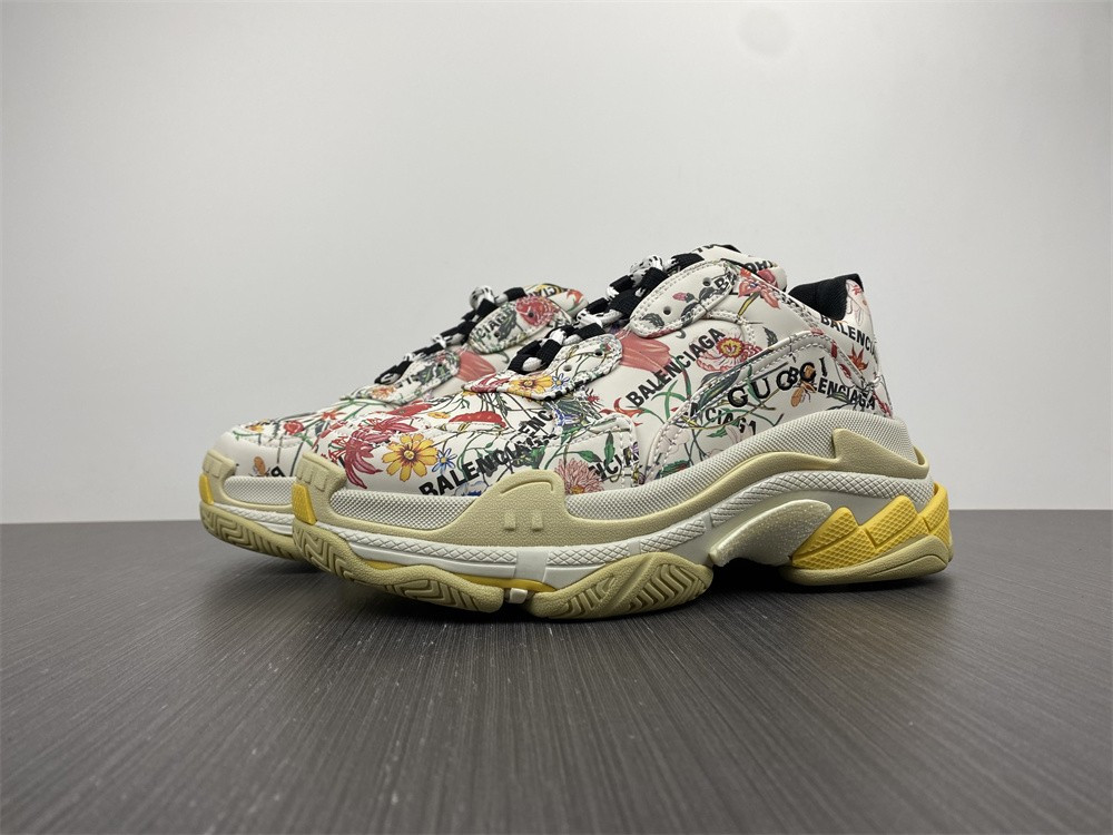 Ba*len*cia*ga triple s
