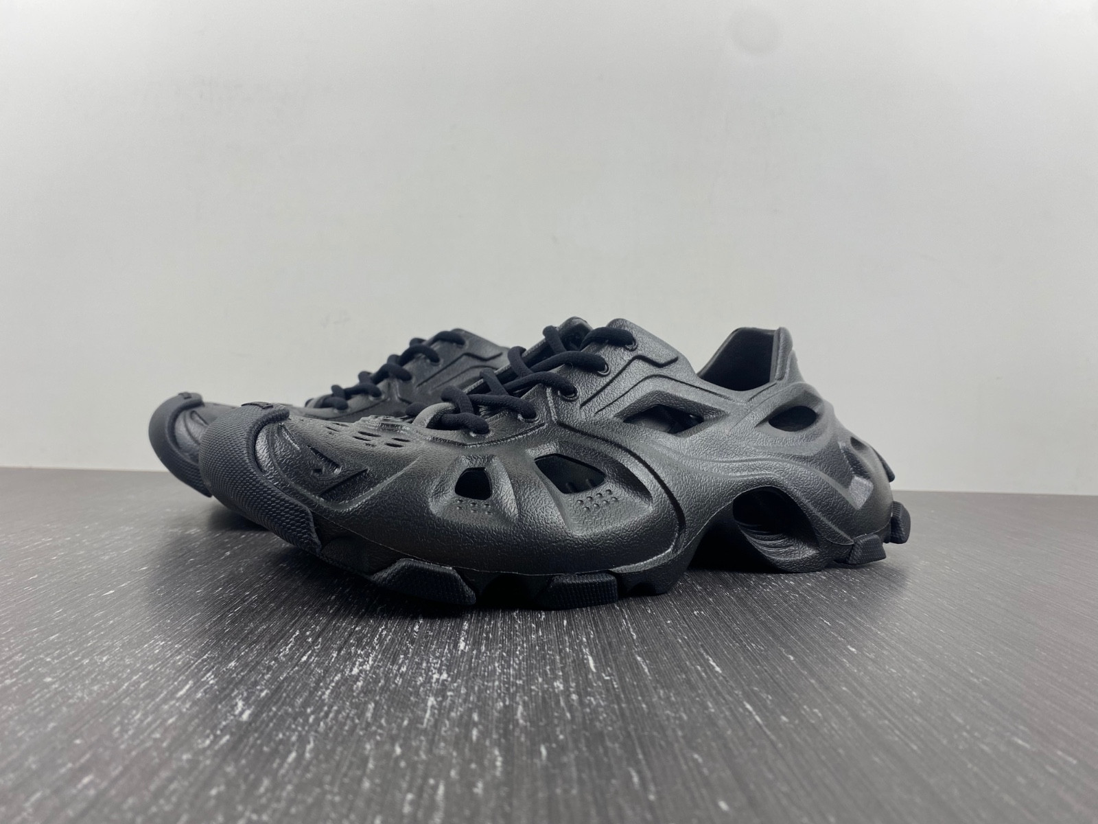 Ba*len*cia*ga men''s hd lace-up sneaker