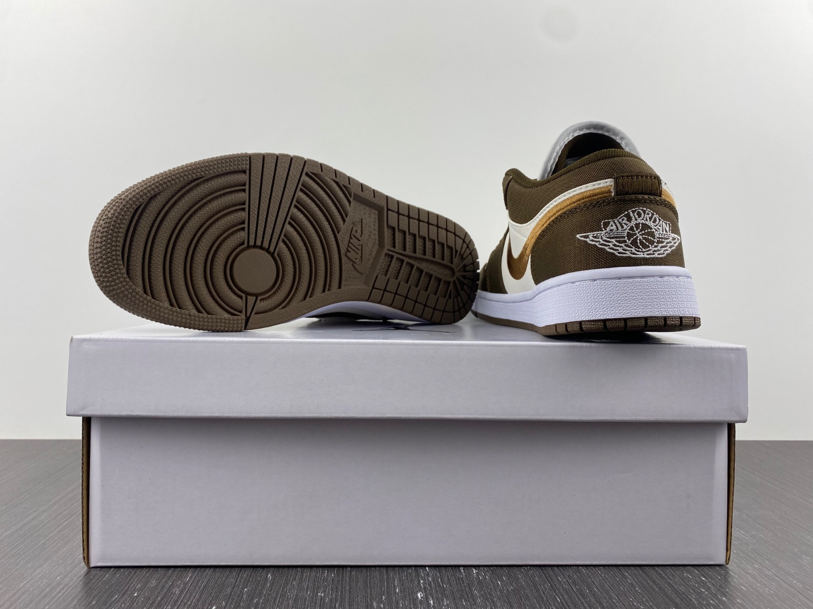 jordan 1 low se light olive (w) - dv0426-301