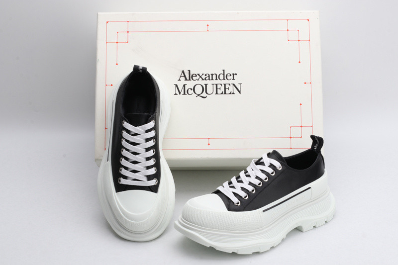 alex mcq tread slick lace up in black p