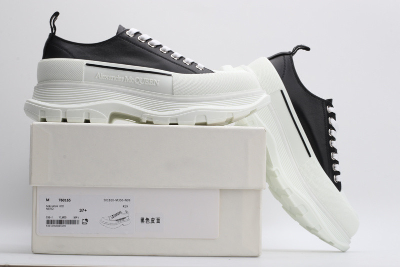 alex mcq tread slick lace up in black p