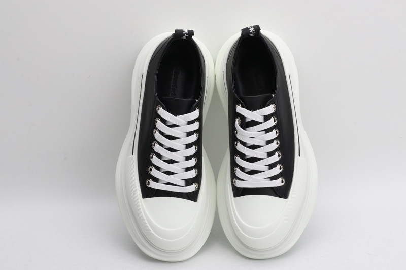 alex mcq tread slick lace up in black p