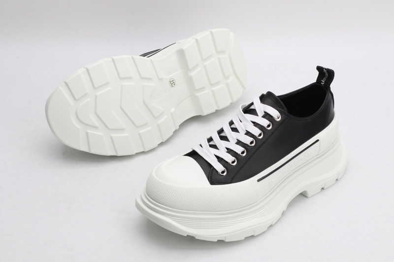 alex mcq tread slick lace up in black p