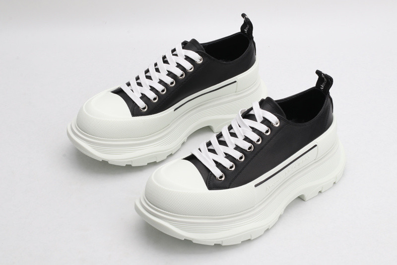 alex mcq tread slick lace up in black p