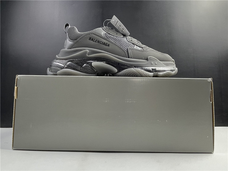 Ba*len*cia*ga triple s