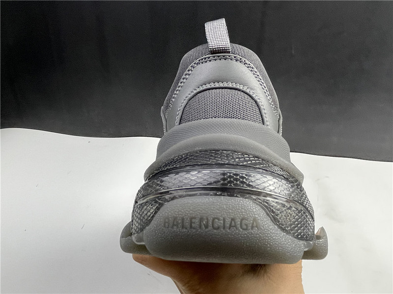Ba*len*cia*ga triple s