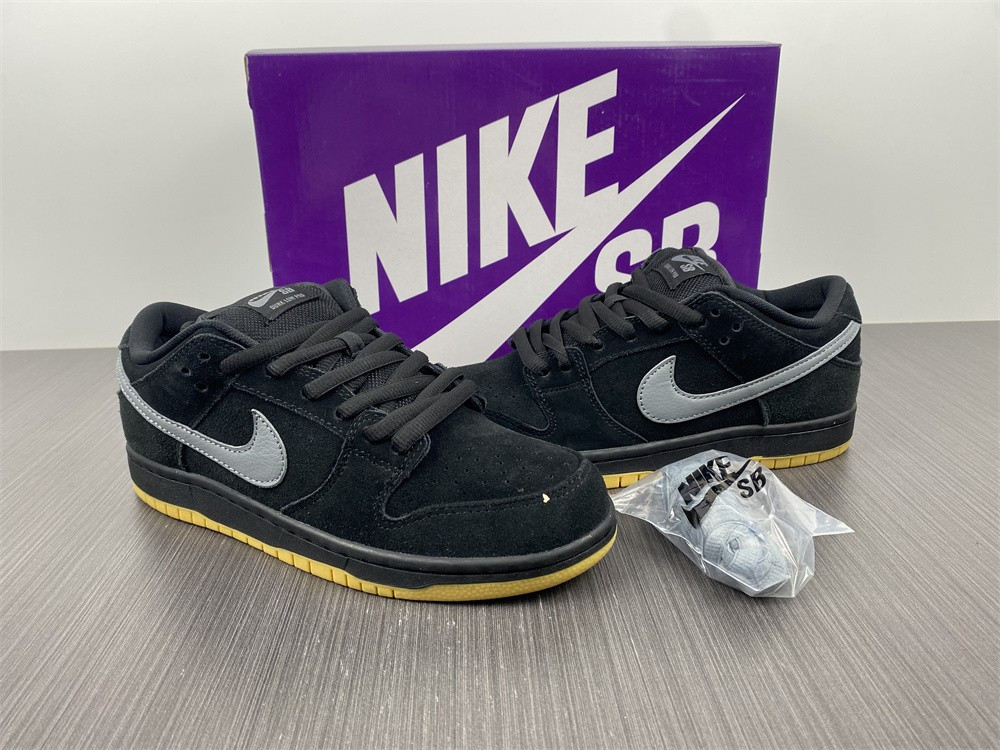 nike sb turns back the clock and reveals a dunk low "fog" colorway bo6817-010