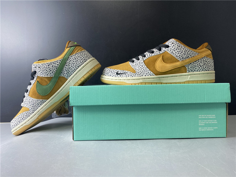 nike sb dunk low “safari” cd2563-002