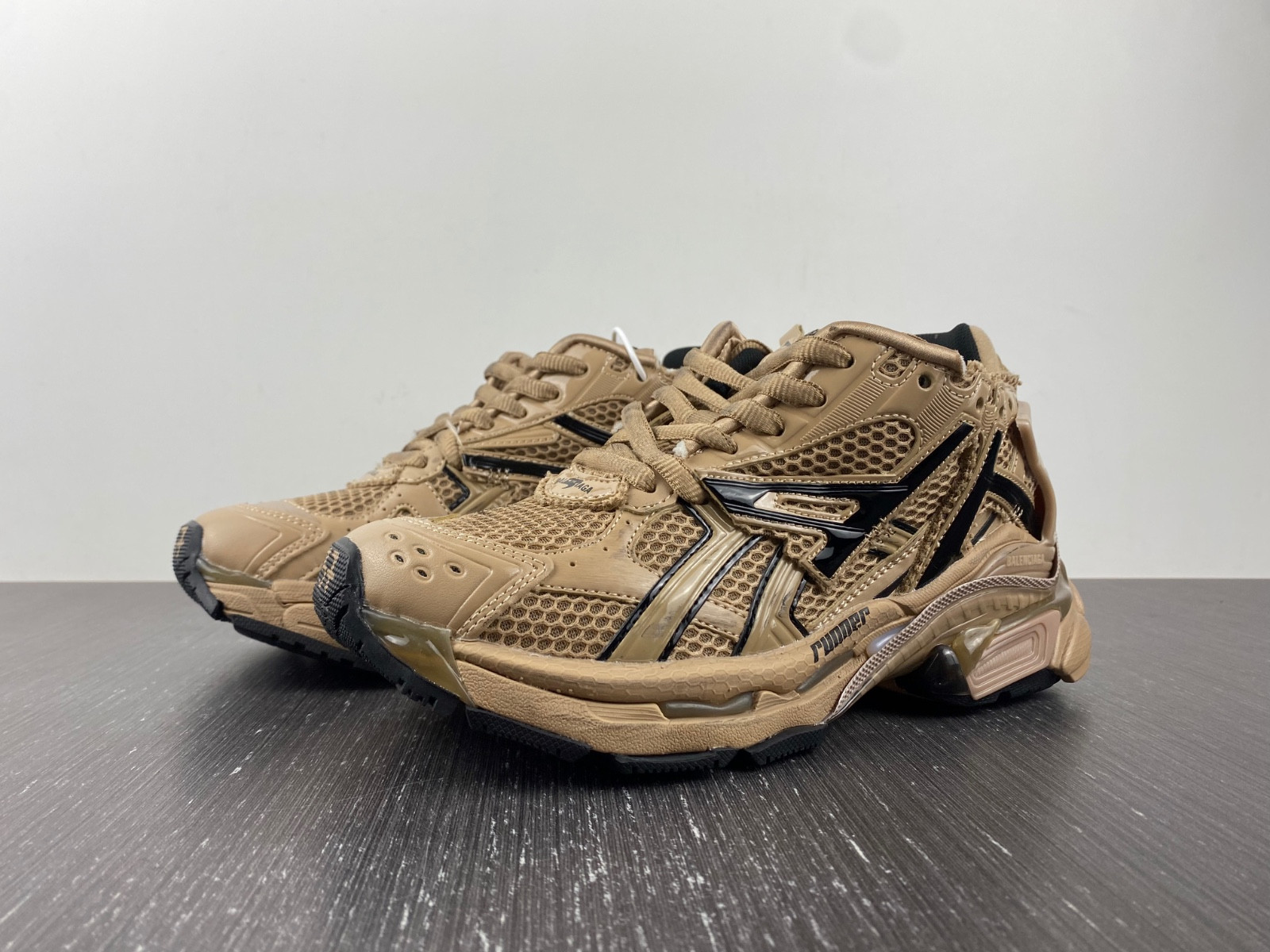 Ba*len*cia*ga runner sneaker