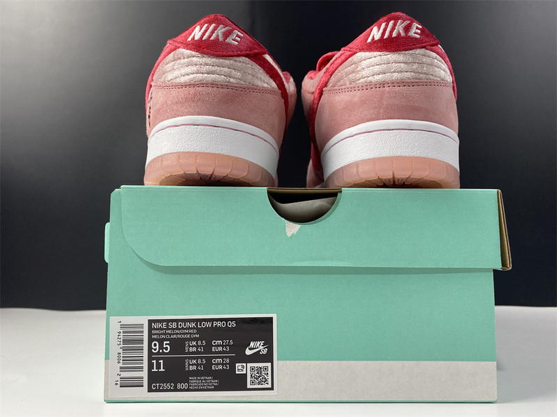 strangelove x dunk low sb 