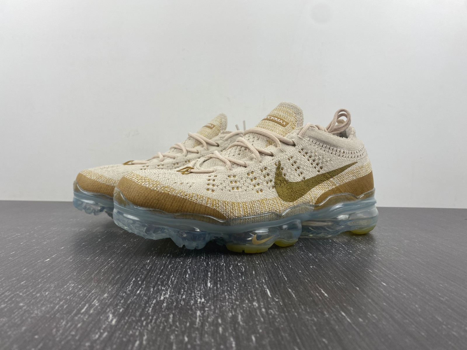 nike air vapormax 2023 flyknit tan dv1678-100
