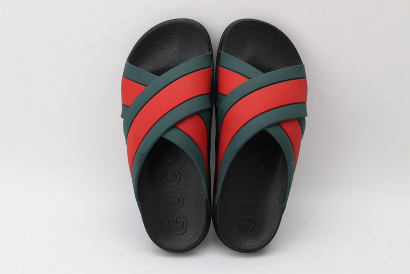 G*u*i slides sandal