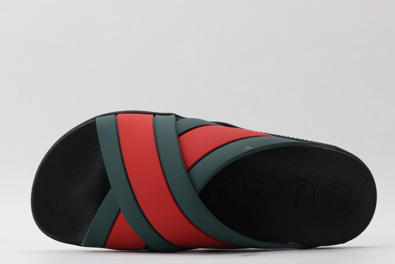 G*u*i slides sandal