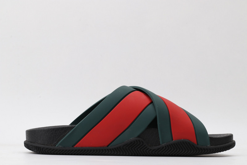 G*u*i slides sandal