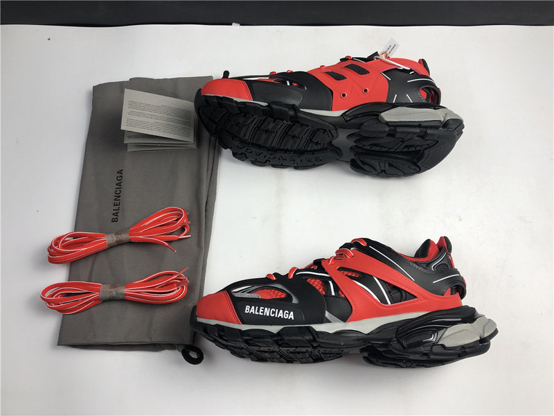 Ba*len*cia*ga track red with black