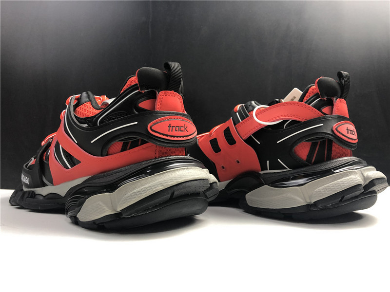 Ba*len*cia*ga track red with black