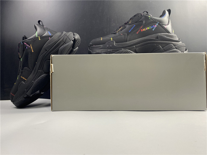Ba*len*cia*ga triple s