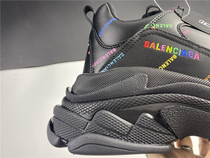 Ba*len*cia*ga triple s