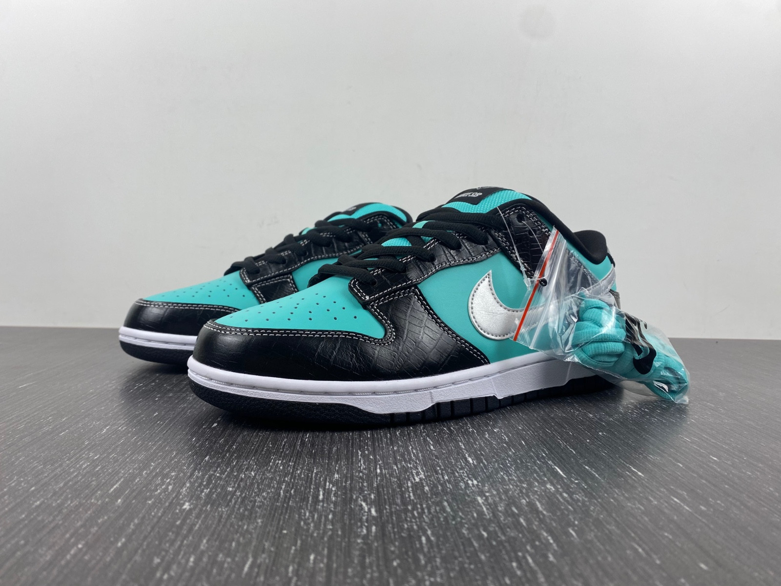 nike dunk sb low diamond S*pply co. "t*f*ny" 304292-402