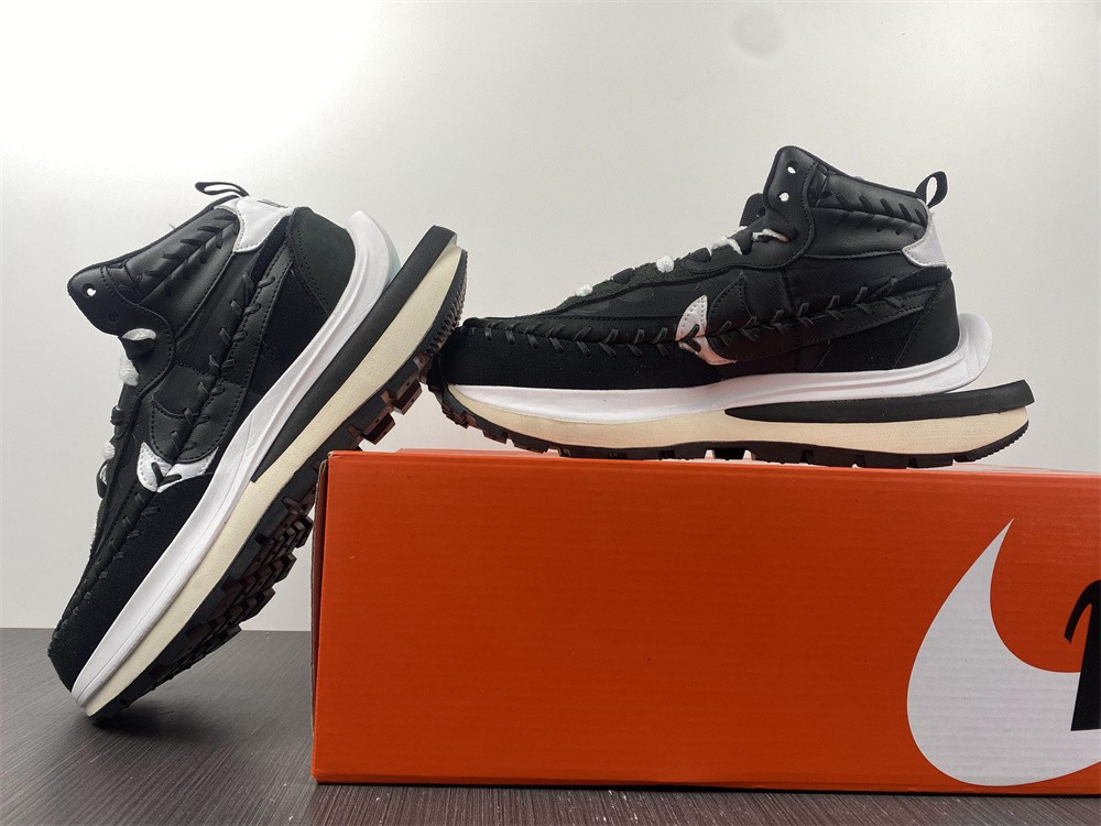 nike vaporwaffle sacai jean paul gaultier black white dh9186-001