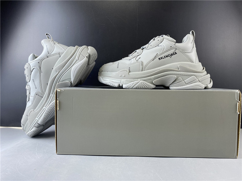 Ba*len*cia*ga triple s