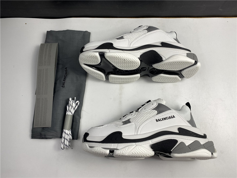 Ba*len*cia*ga triple s