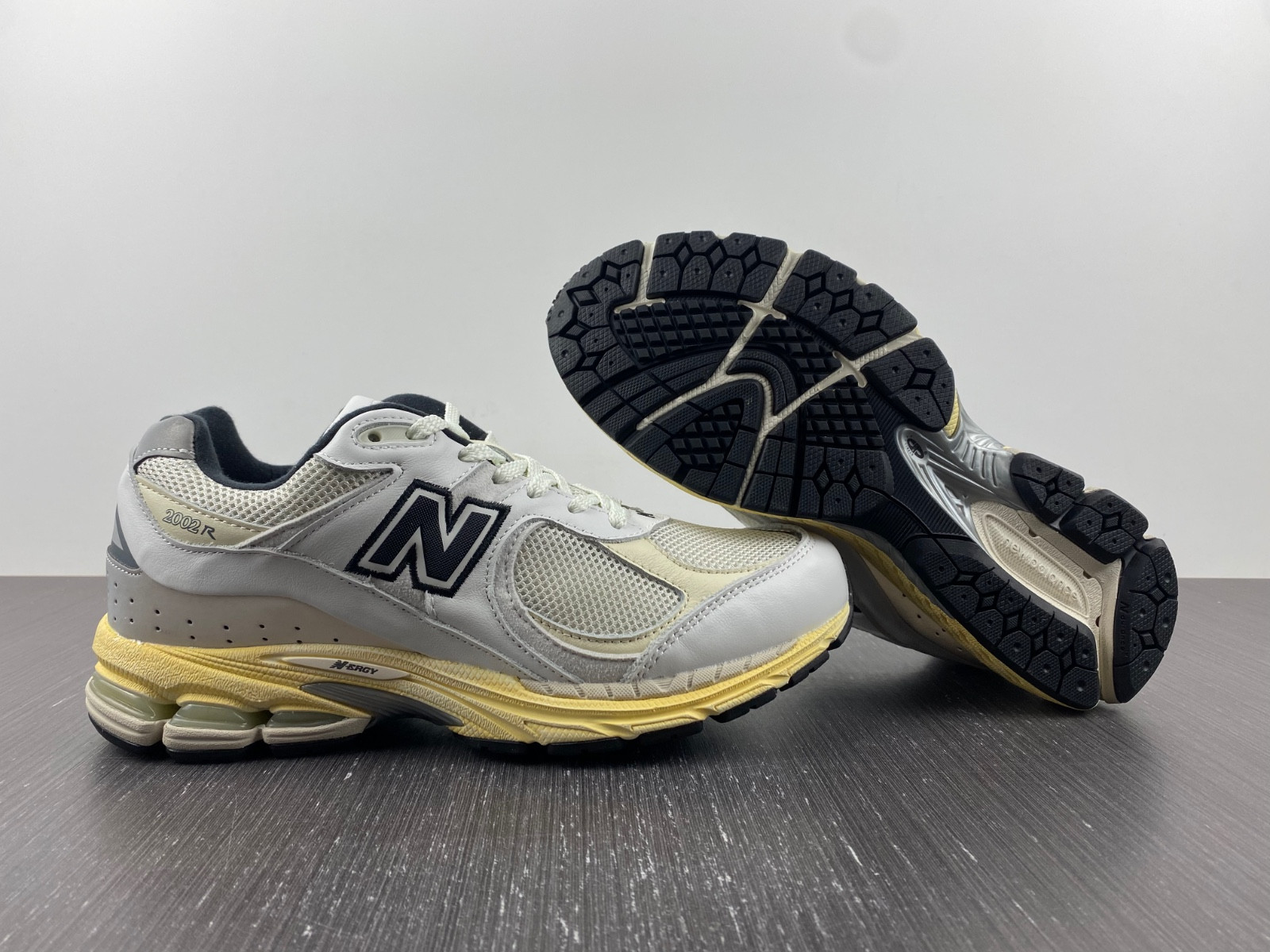 new balance 2002r thisisneverthat white - ml2002rt