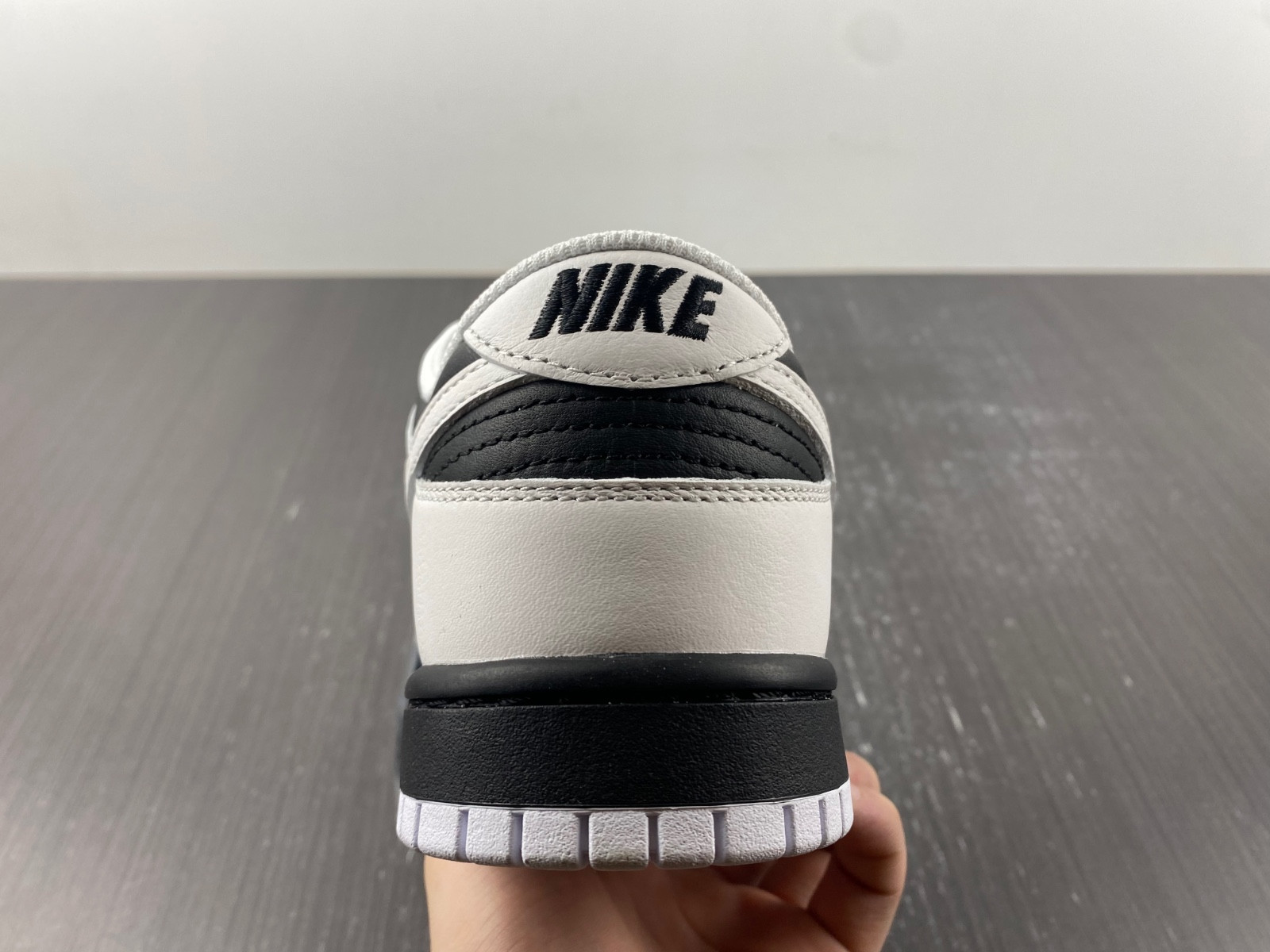 nike dunk low retro reverse panda fd9064-011