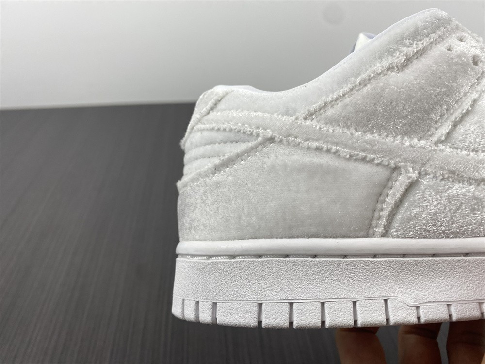 dover street market dsm nike dunk low dh2686-100