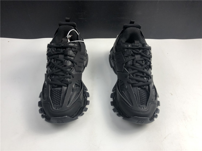Ba*len*cia*ga track all black