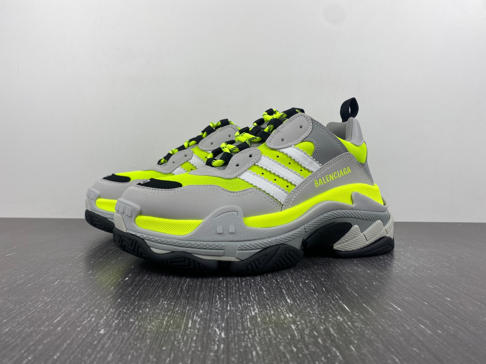 Ba*len*cia*ga triple s