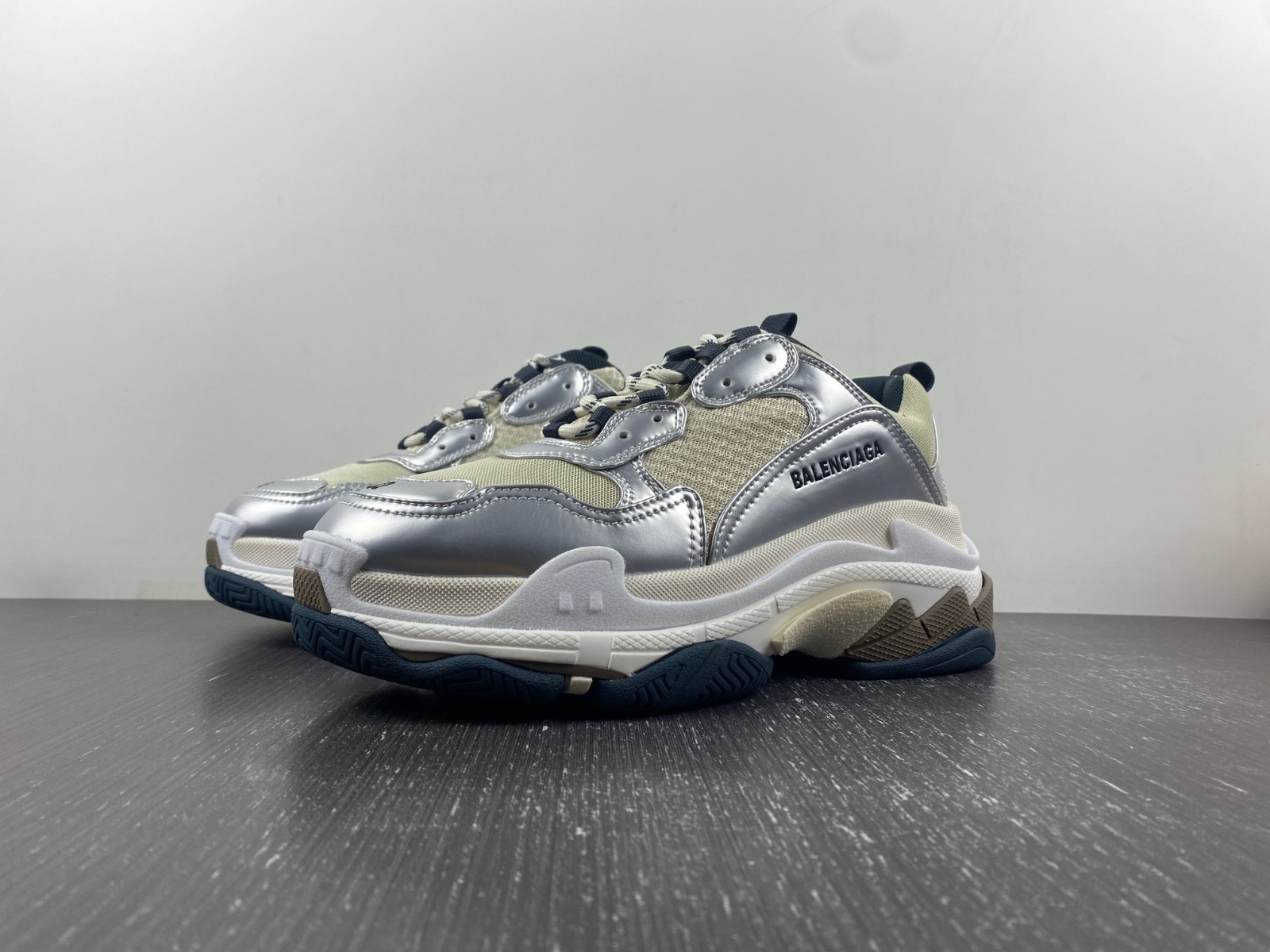 Ba*len*cia*ga triple s