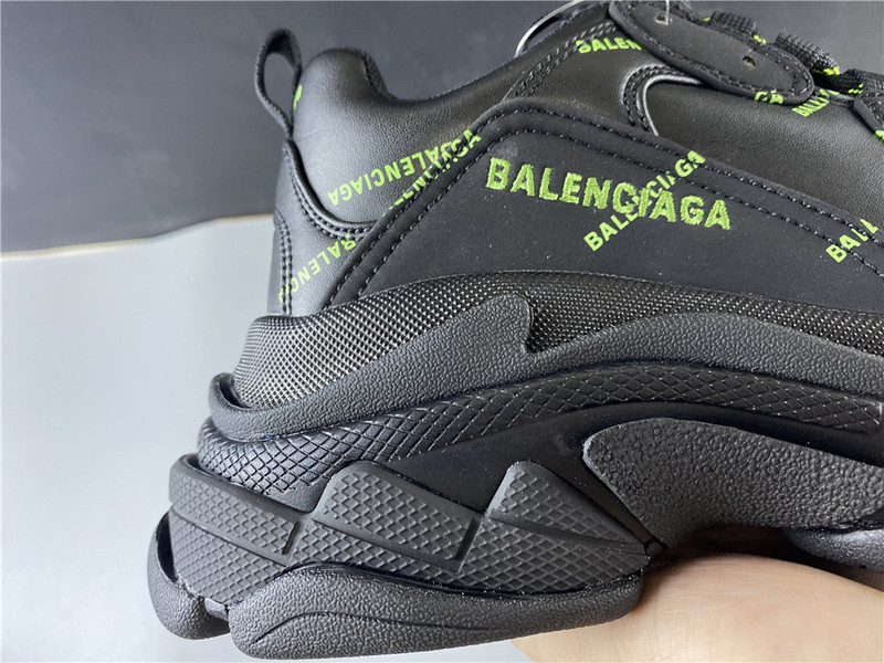 Ba*len*cia*ga triple s