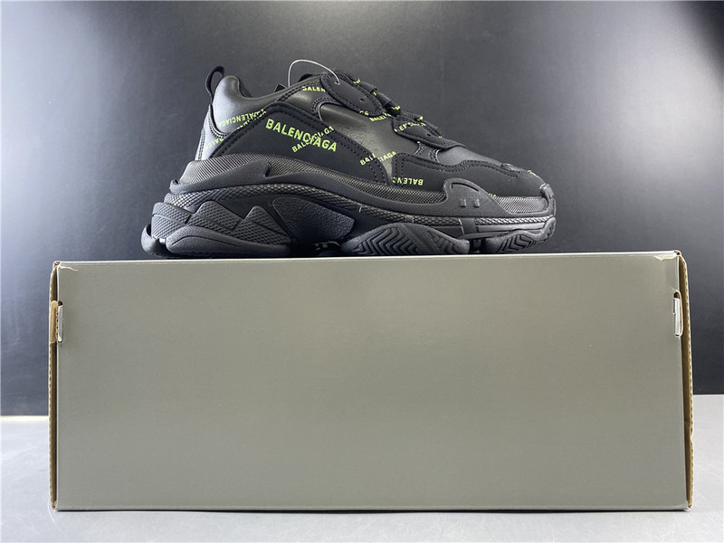 Ba*len*cia*ga triple s