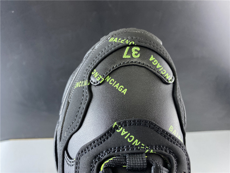 Ba*len*cia*ga triple s