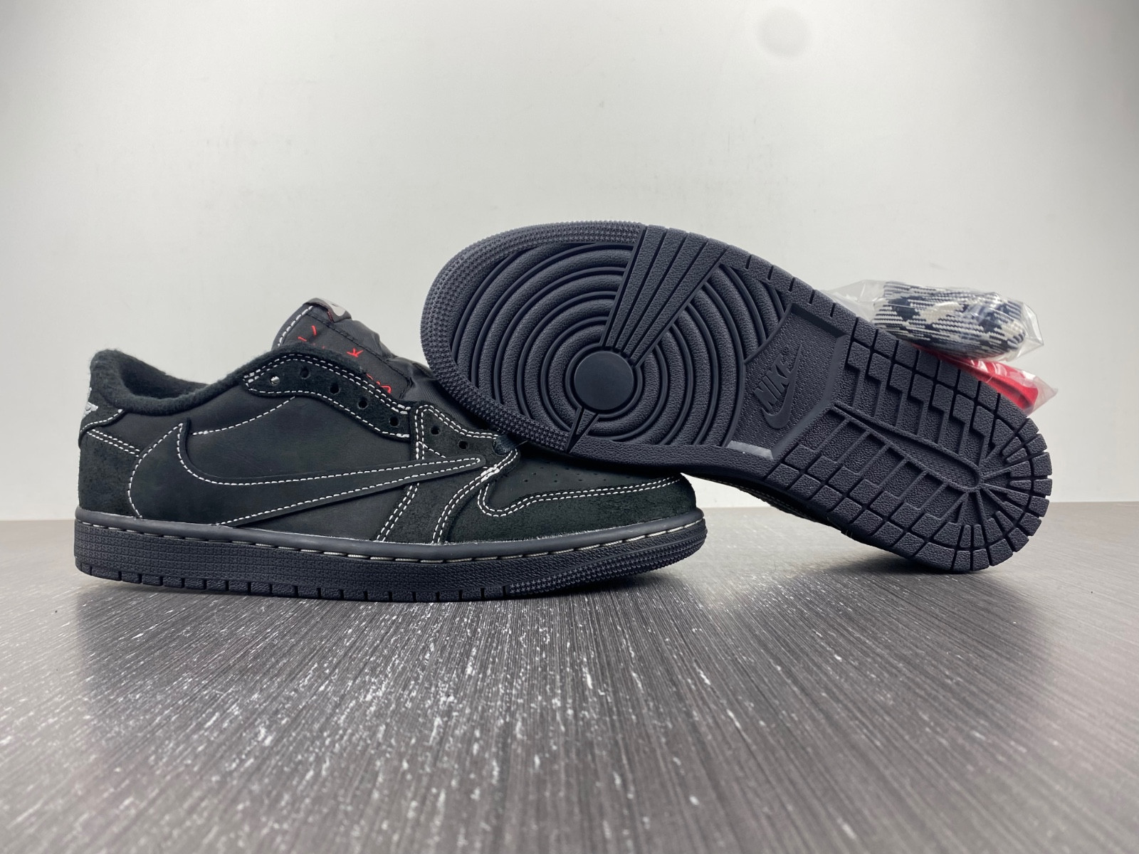 ravis scott x air jordan 1 low “black phantom” dm7866-001