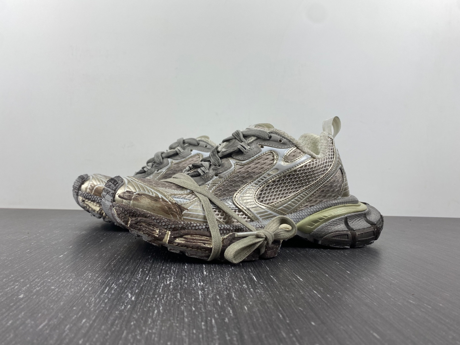 Ba*len*cia*ga men''s 3xl sneaker dirty