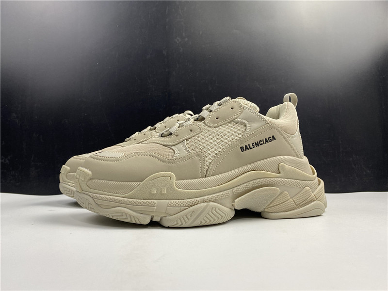 Ba*len*cia*ga triple s