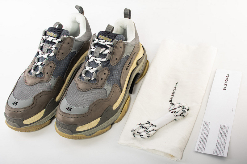 Ba*len*cia*ga triple s trainers gray