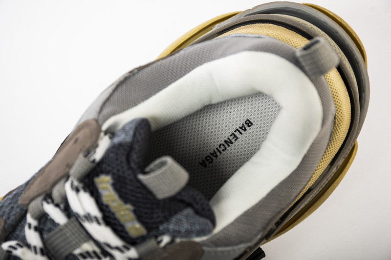 Ba*len*cia*ga triple s trainers gray