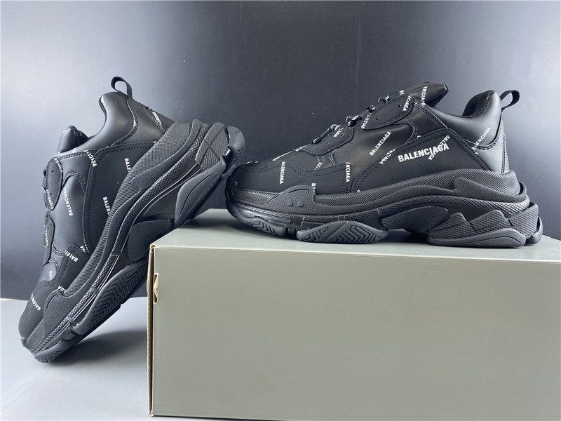 Ba*len*cia*ga triple s