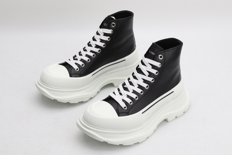 alex mcq tread slick boot in black p