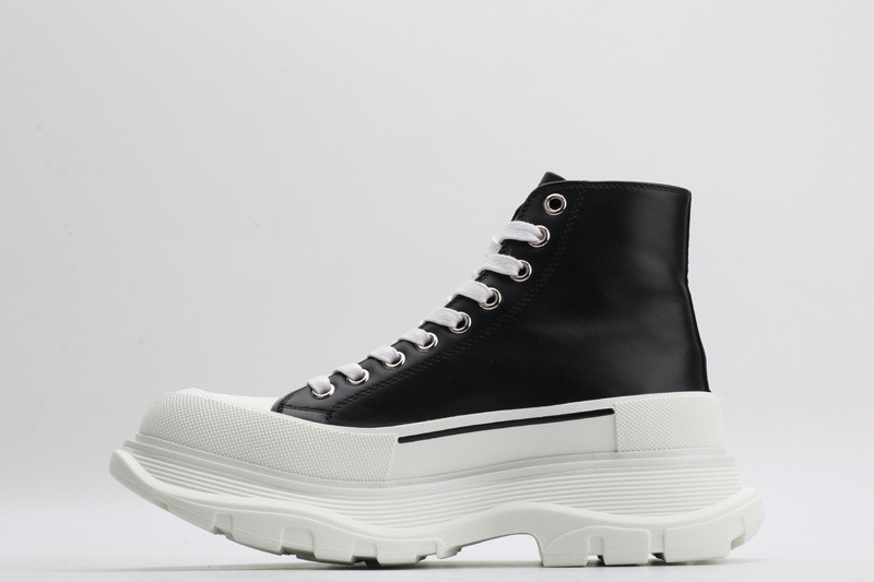alex mcq tread slick boot in black p