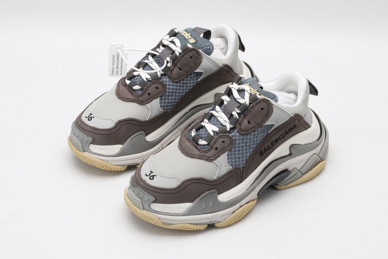 Ba*len*cia*ga triple s