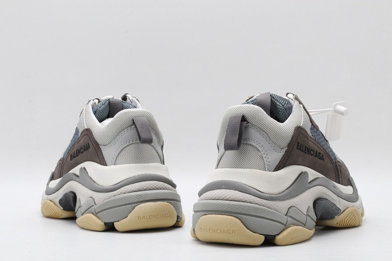 Ba*len*cia*ga triple s